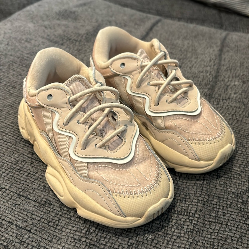 Adidas ozweego kids size 7k
